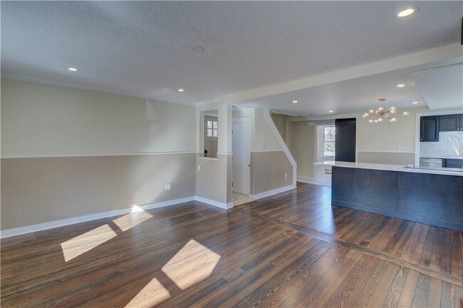 Building Photo - 30 Queen St