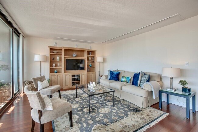 Building Photo - 32 Cherokee St