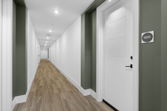 Building Photo - Premier Penthouse Suite at Seven 88 West Midtown-