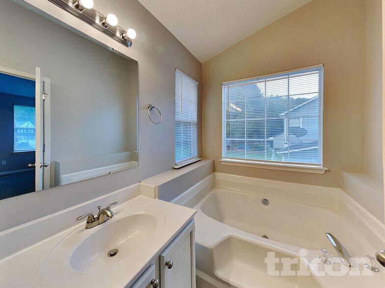 Building Photo - 8312 Rhian Brook Ln