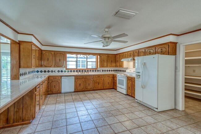 Building Photo - 6552 CR 403