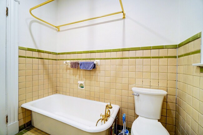 Unit 1 tub in bathroom - 312 E 3rd St