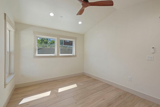 Building Photo - Beautifully Built 2/1 in North Oak Park Close to UC Davis + McGeorge Law School!