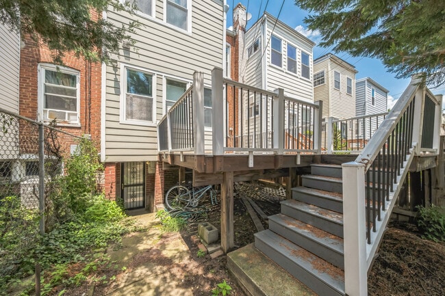 Building Photo - 723 K St NE