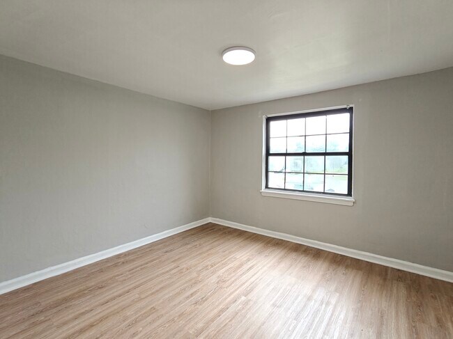 Building Photo - 120 Yorke St