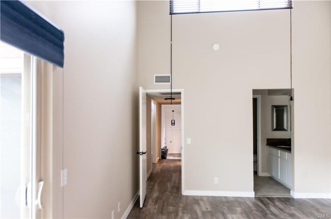 Building Photo - Great Townhouse