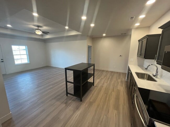 Building Photo - ??LIMITED TIME SPECIAL: FIRST MONTH'S RENT HALF OFF!  2bd/2Bath House