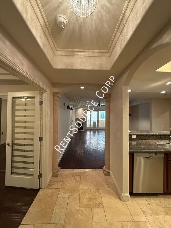 Building Photo - 12044 Hoffman St