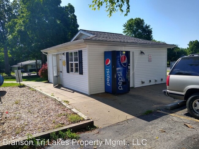 Building Photo - 865 S Douglas Ave