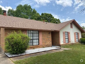 Building Photo - 5765 Hyde Park Dr