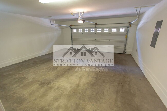 Building Photo - 240 W Juniper Ave