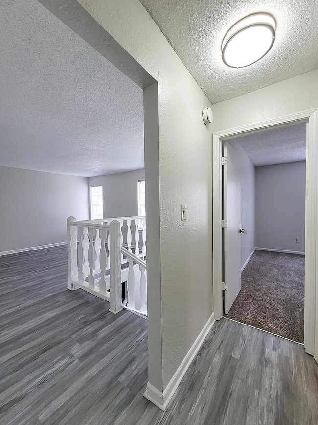 Building Photo - 10902 Mckinley Dr