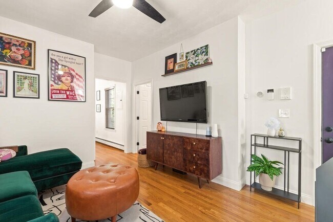 Building Photo - 166 Brooks St