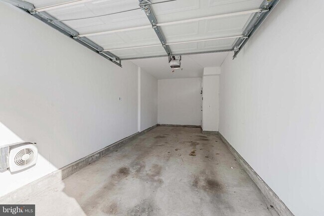 Building Photo - 42235 San Juan Terrace