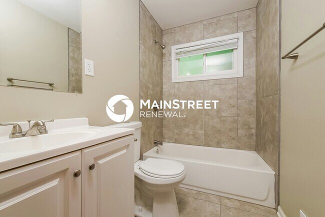 Building Photo - 3 Bedroom Pet-Friendly Home in Shawnee, KS with Main Street Renewal