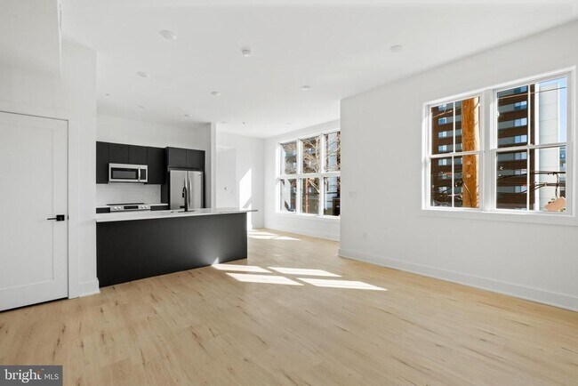 Building Photo - 1221 4 St