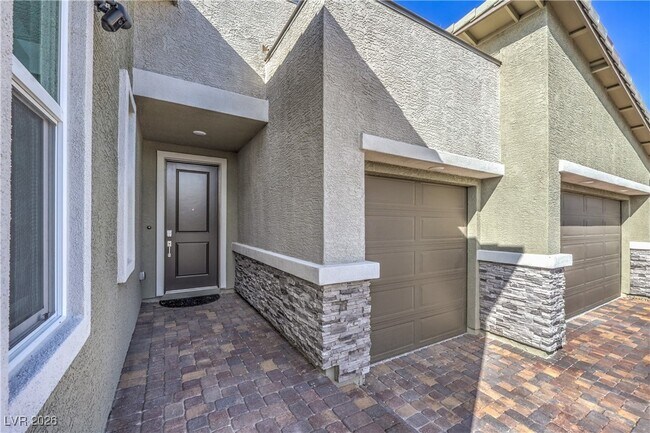 Building Photo - 6093 Avery Pointe St