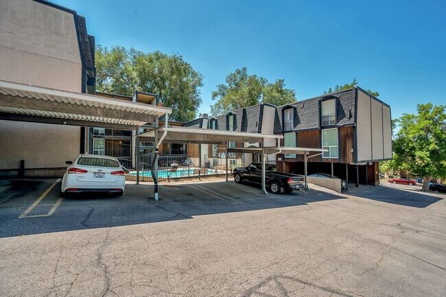 Building Photo - Beautiful Capital Gardens 2 bedroom Condo ...