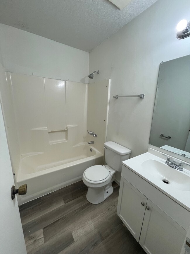 Building Photo - 106 Kimeran Ln