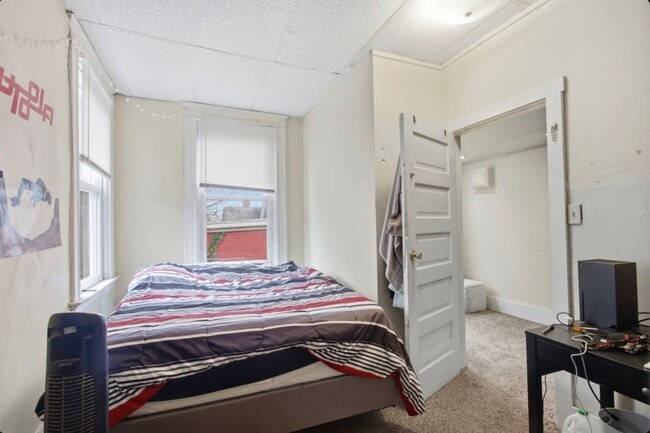 Building Photo - 2342 Stratford Ave