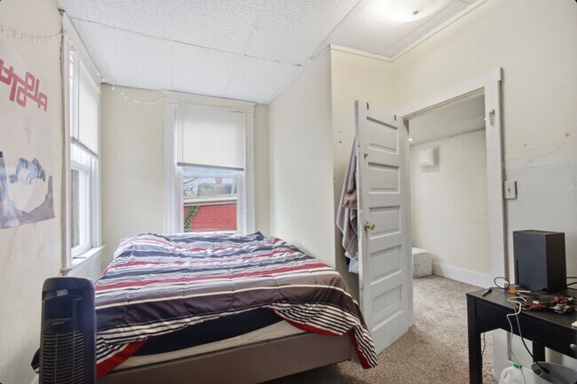 Building Photo - NT - 2342 Stratford