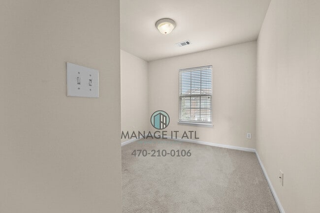 Building Photo - Beautiful and well maintenance three-story...