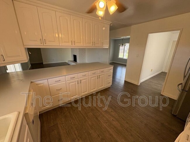 Building Photo - 473 W Deodar Ln