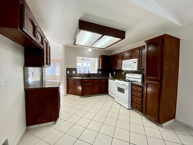 Building Photo - 2095 W Merritt Ave