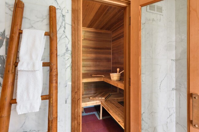 Building Photo - 244 Flying Point Rd