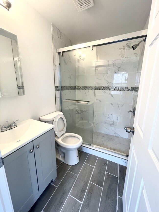 Building Photo - 1015 Spruce St