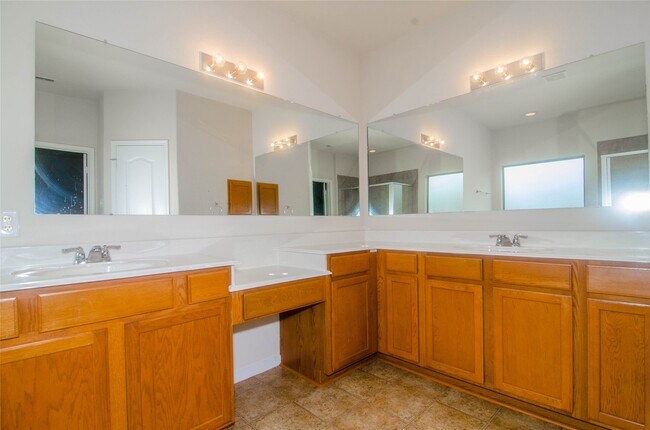 Building Photo - 18314 Fairwood Meadow Ct