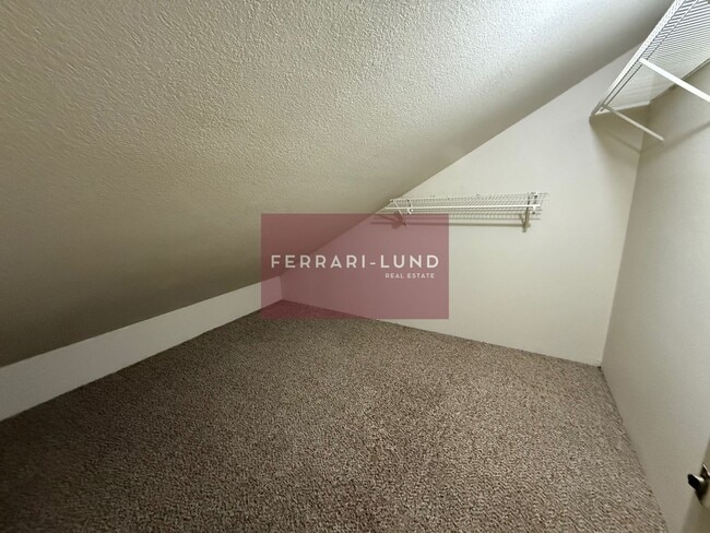 Building Photo - ?? Loft Style Townhome in Reno - Kay DeAlba Property!! ??