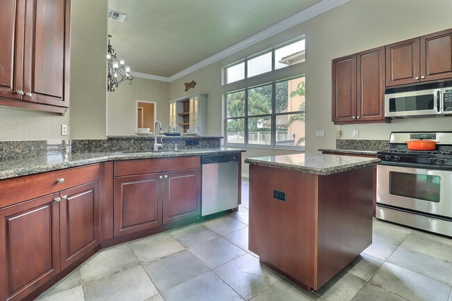 Building Photo - 1289 Beacon Cir