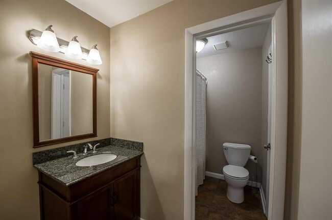 Building Photo - 411 Westwood Dr