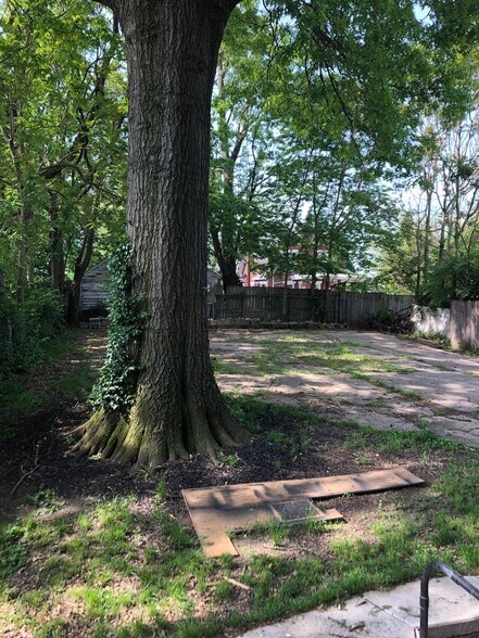 Building Photo - 2143 Hannaford Ave