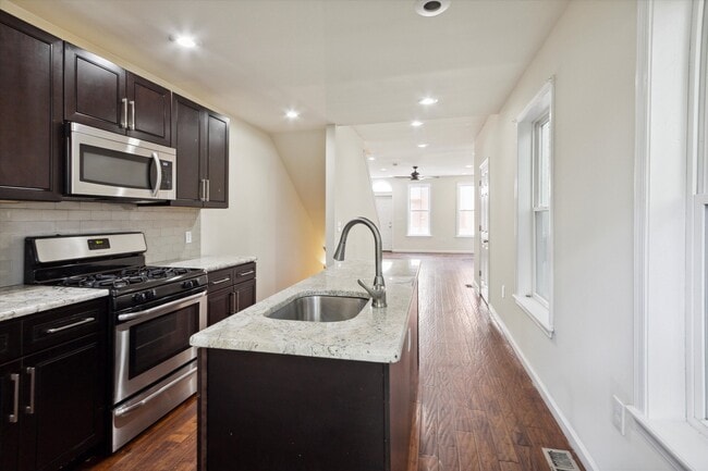 Building Photo - 1804 W Montgomery Ave