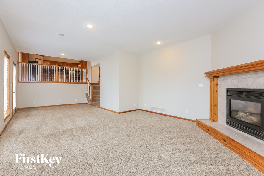 Building Photo - 912 E Madelyn Dr