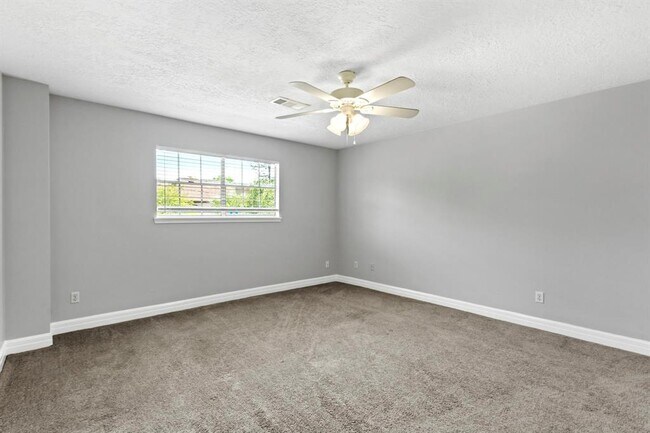 Building Photo - 18318 Mahogany Forest Dr