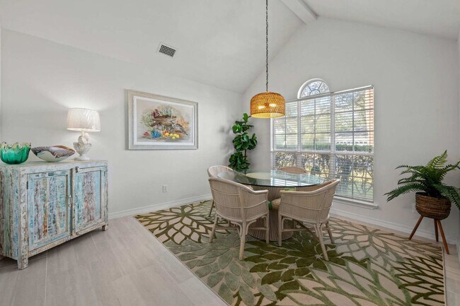 Building Photo - 300 Lan Rob Ln