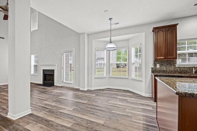 Building Photo - 4 bed/2.5 bath in Matthews - 1st Month's Rent only $1000!