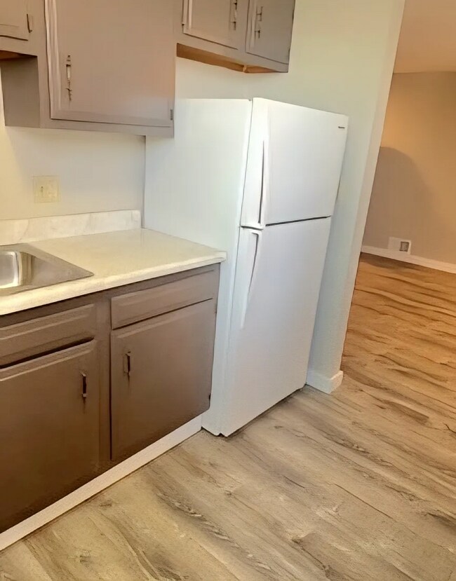 Building Photo - 321 Ella St