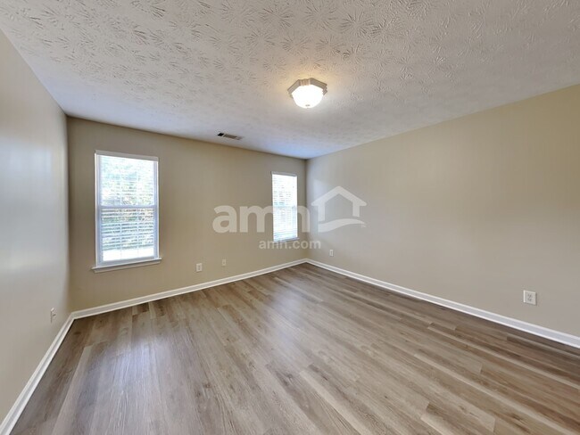 Building Photo - 2533 Plymouth Way