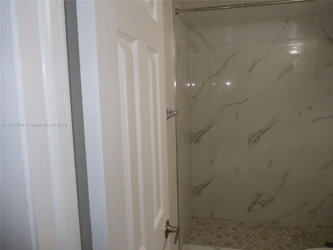 Building Photo - 14501 N Kendall Dr