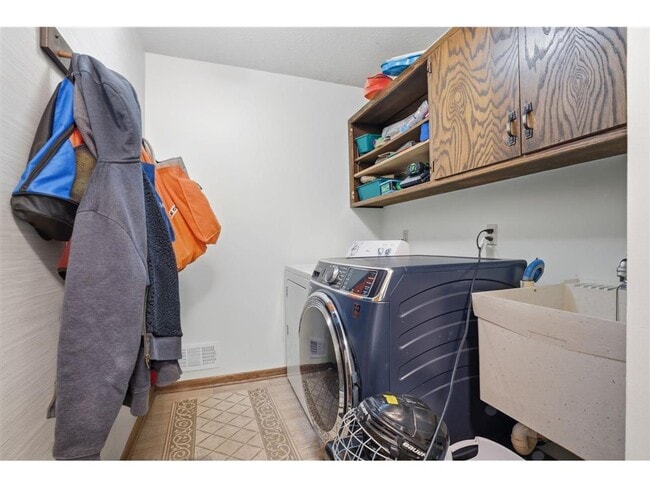 Building Photo - 10427 Brown Farm Cir