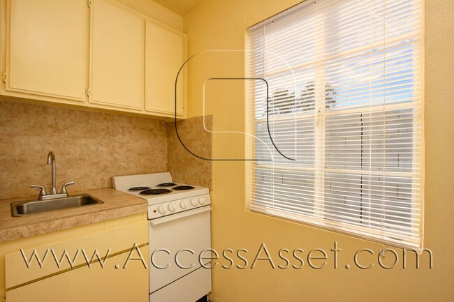 Building Photo - (*) Ave. La Fonda 78660