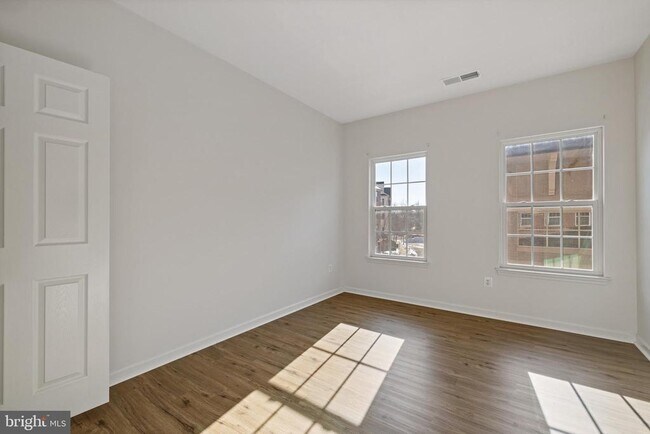 Building Photo - 942 Hall Station Dr