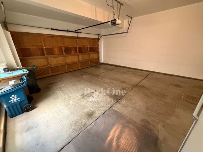 Building Photo - Updated Townhouse in Clayton Available for Lease now!