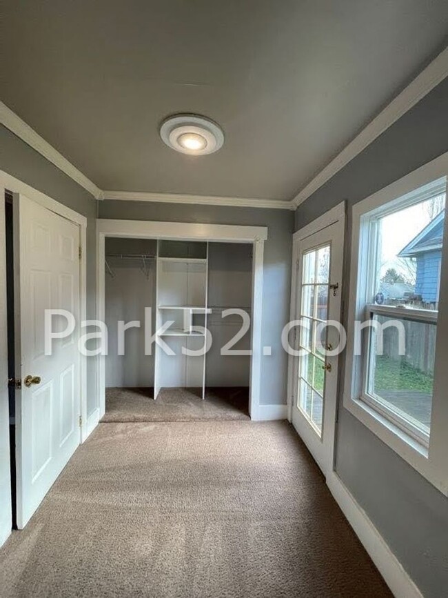 Building Photo - Charming 3 Bed 1 Bath Large Craftsman Styl...