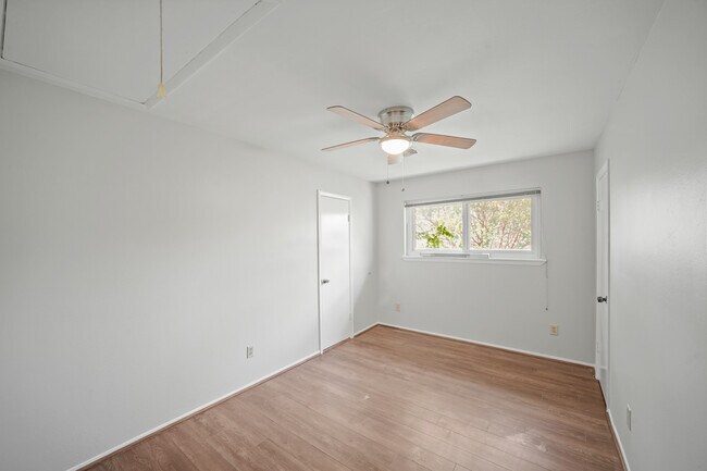 Building Photo - 10814 Sugar Hill Dr