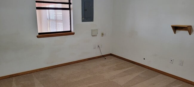 Building Photo - LARGE HOME ON QUIET STREET NEAR HOSPITAL